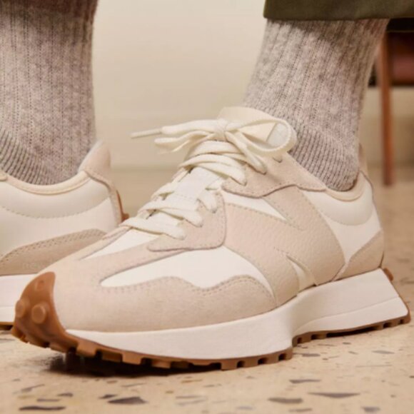 New Balance Women's 327 Shoes - Picture 2 of 6